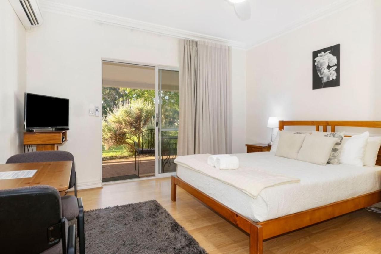 Inn The Tuarts Guest Lodge Wonnerup Buitenkant foto